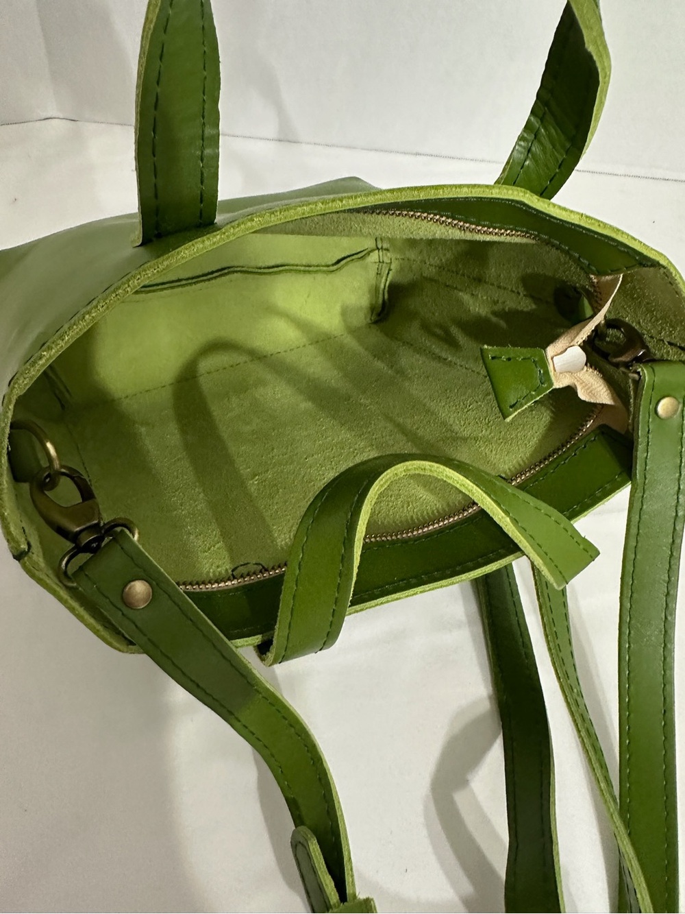 NEW Portland Leather Goods Mini Crossbody Leather Zip Top in Color Green Apple - Picture 7 of 12